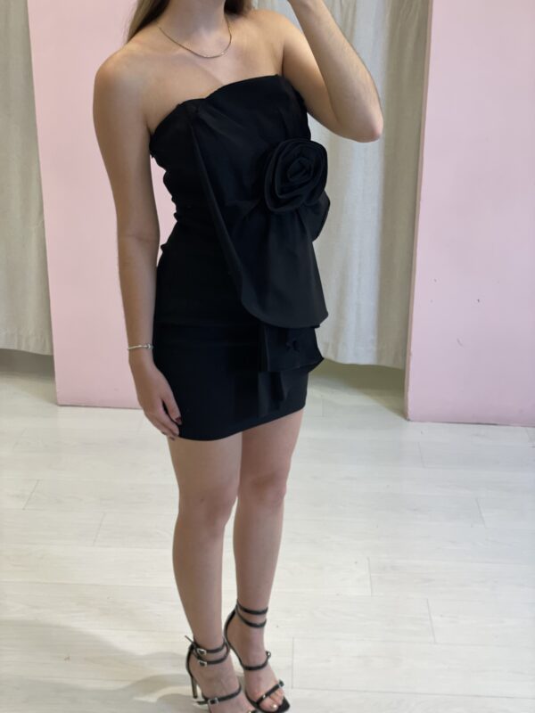 Vestido Corto Negro Flor