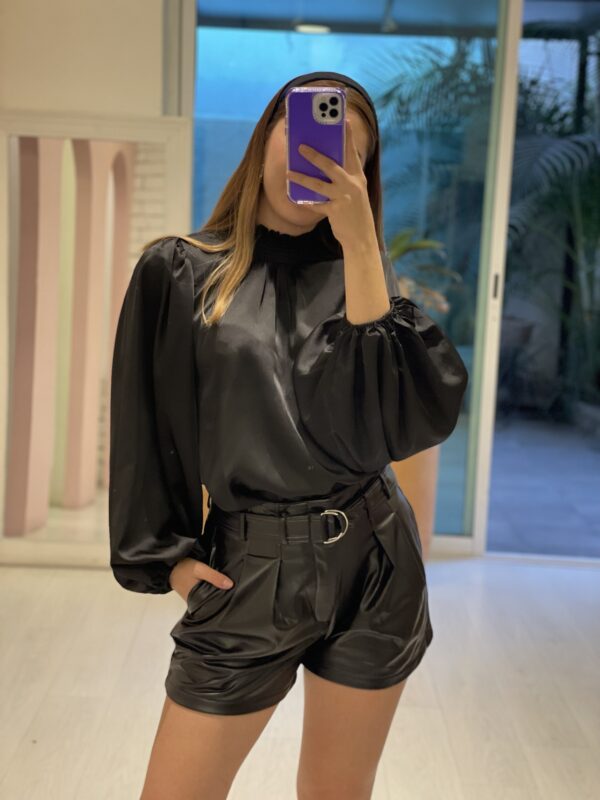 Blusa Negra Manga Globo