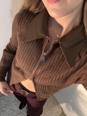 Sueter Cafe con cuello Vinil